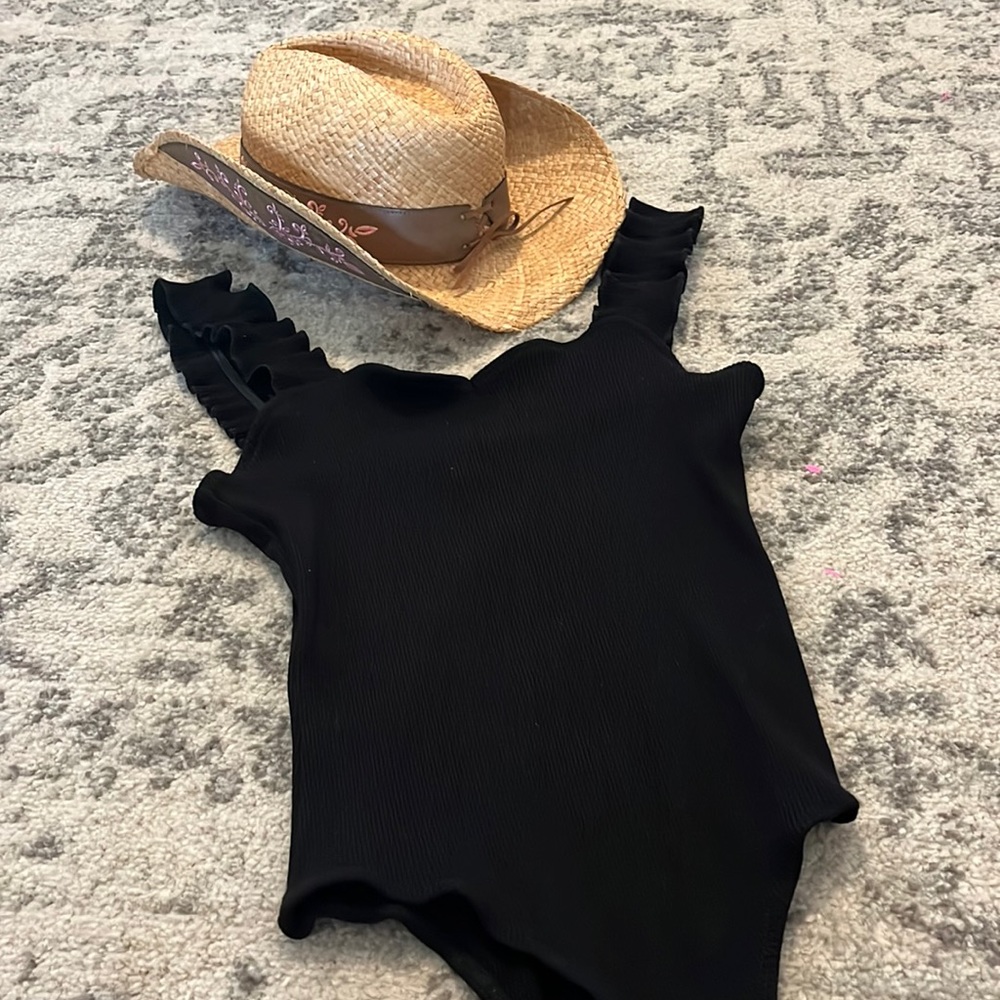 ALYA bodysuit size XL (small deodorant stain see 4th pic)
